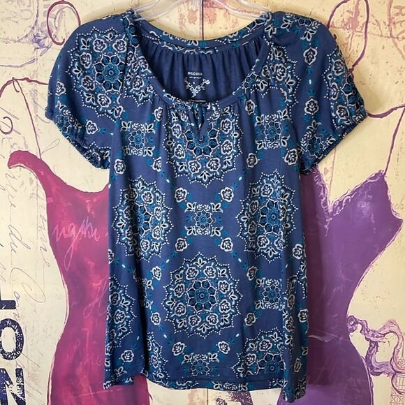 Sonoma Ladies Short Sleeve Bluish Gray Floral Top, Size Small - Picture 4 of 8